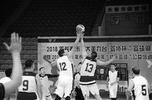 “大美九台·篮协杯”篮球俱乐部邀请赛现场。梁闯 摄
