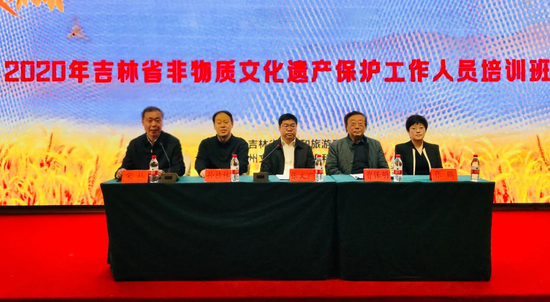 出席开班仪式的领导及专家
