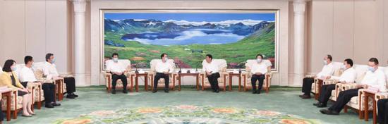 6月11日,吉林省委书记巴音朝鲁,吉林省委副书记、省长景俊海在长春市会见国务院安委会第二考核巡查组一行