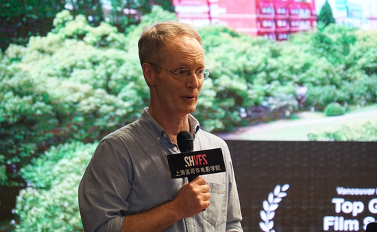上海大学上海温哥华电影教学副院长Dean Burns