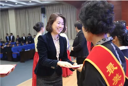 龙井市召开巾帼脱贫攻坚表彰暨先进事迹报告会