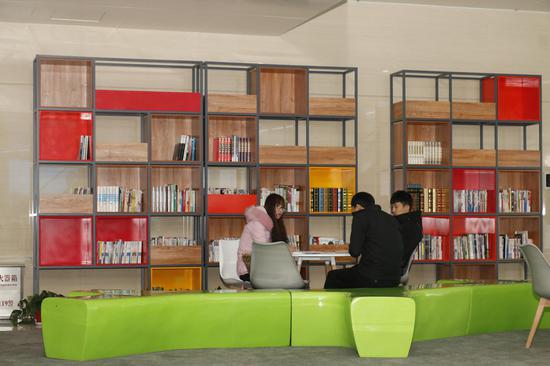 群众和企业到长春新区办事进入只跑一次时代