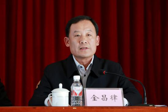 金昌律宣读《关于大力发展全域旅游,推进延吉旅游产业大发展的实施意见》