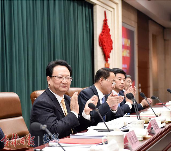 2月20日,吉人回乡创业就业合作发展座谈会在长春举行。省委副书记、省长景俊海主持会议并讲话。