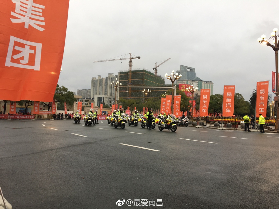 南昌市人口2018_航拍江西南昌三百余人共舞太极(3)