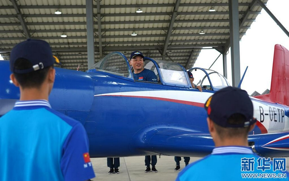 飞行员工资构成 11bb-b1e241314bca511f2ca3a41fc976df97.jpg