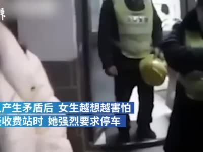 #深夜网约车改道女生害怕报警#，原为导航避开施工路段