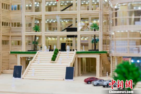 模型严格按照三峡大学图书馆的空间造型 余东山 摄