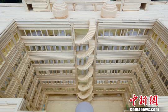 模型真实还原内部布局和陈列设施 余东山 摄