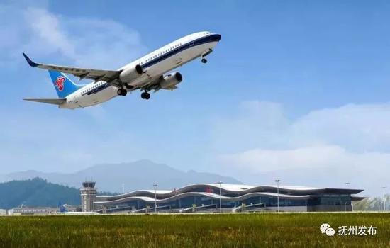 飞机场附近有什么发展 yFS6-fyshfuq2488073.jpg