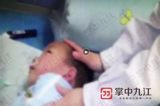 孩子及时得到救治(视频截图)