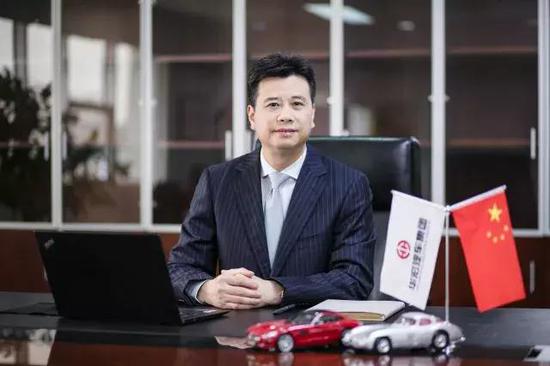 华宏董事长_华宏眼镜厂女员工图片