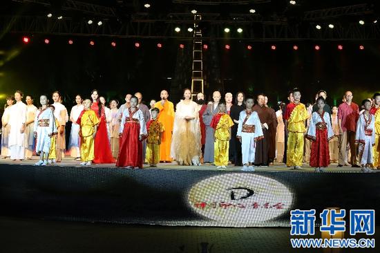 晚会主题曲《禅月印心》演唱。