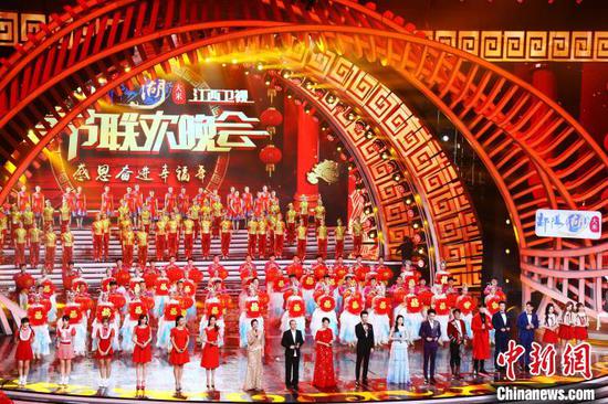 图为2020年1月12日晚,2020年江西卫视春节联欢晚会录制现场。 刘占昆摄