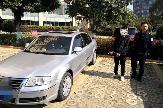 (犯罪嫌疑人欧阳某指认犯罪现场)