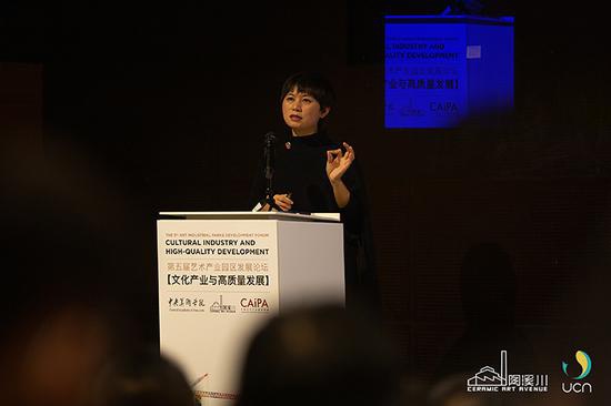 　　北京跨界城市更新创新实践者与策展人，CitylinX设计联城创始人，大栅栏更新计划发起人、翊翎创新港CEO贾蓉演讲