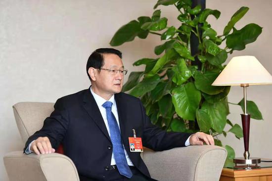 图为全国人大代表、江西省委副书记、省长易炼红。江西日报记者 林君摄
