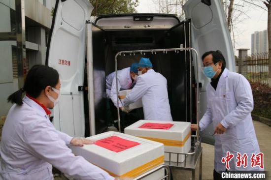 江西支援湖北首批血液启程,这批216200毫升血液,由江西省血液中心负责统一送往湖北省。(资料图) 江西省血液中心供图