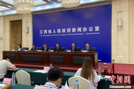 6月11日，江西省无线电电磁环境大规模整治专项行动新闻发布会在南昌举行。　刘玉洁　摄