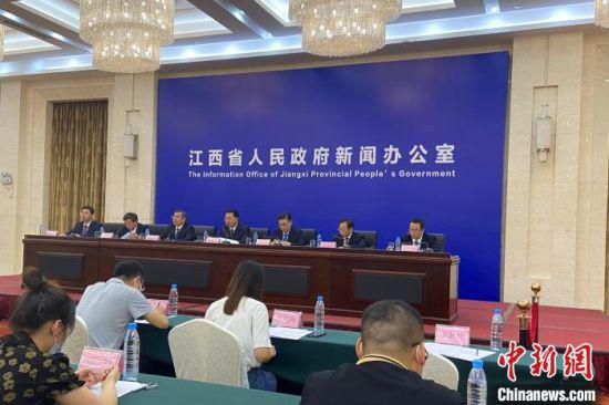 6月29日,江西省庆祝建党百年系列新闻发布会之经济发展专题新闻发布会在南昌举行。 刘玉洁 摄