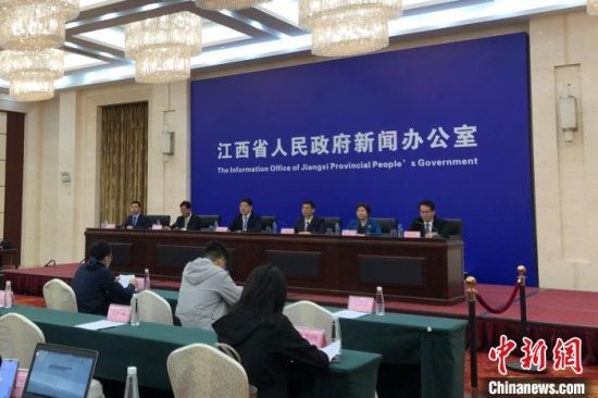 10月12日,江西省“全面建成小康社会”系列新闻发布会赣州专场发布会举行。 吴鹏泉 摄