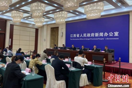 28日,《江西省“十四五”卫生健康发展规划》《江西省“十四五”医疗卫生服务体系规划》新闻发布会举行。 朱烨 摄
