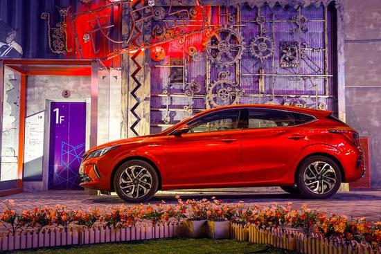 第二代逸动XT携手《男人装》创零压生活