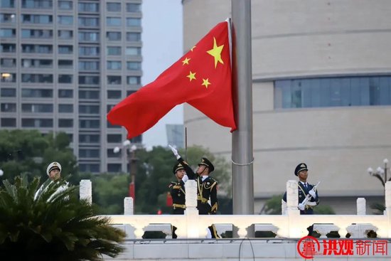我爱你中国！今晨，八一广场举行国庆升国旗仪式