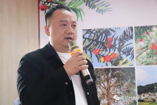 芦溪工业园管委会企业服务部部长黄拓江讲话