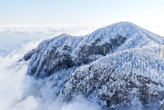 宜春明月山降雪引客来