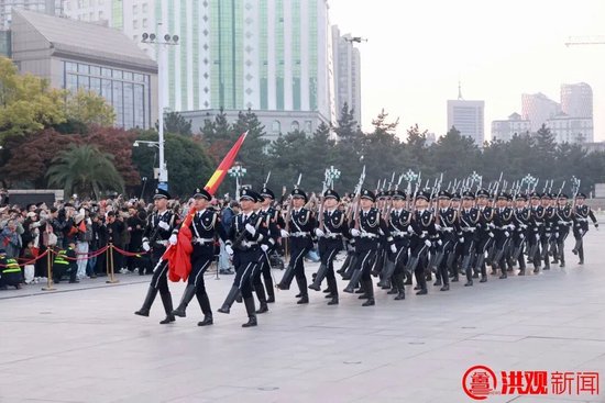 南昌2月1日升旗扬爱国风采