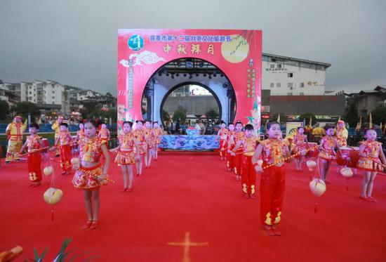 此次活动的主题为怡福养年、月圆人欢