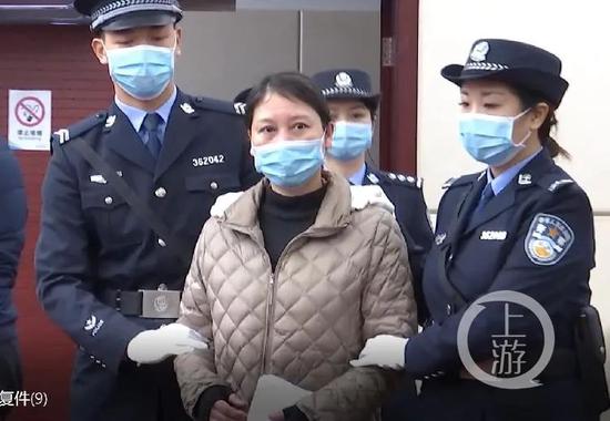 庭审中，劳荣枝不认可合谋事实，表示自己也是受害者。/视频截图
