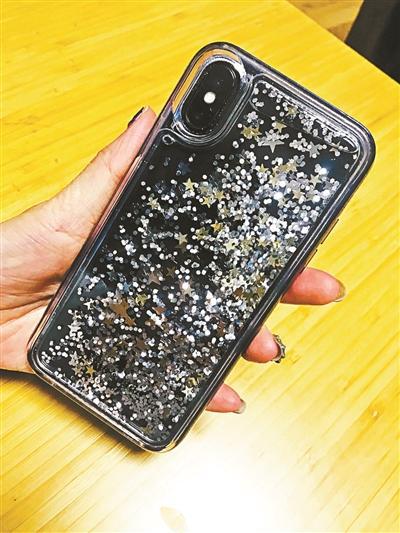 在安检时被“拦住”的手机壳
