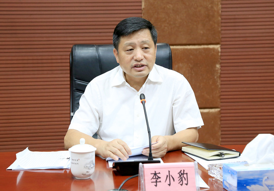 经济总量大 出现增长乏力_大长腿美女