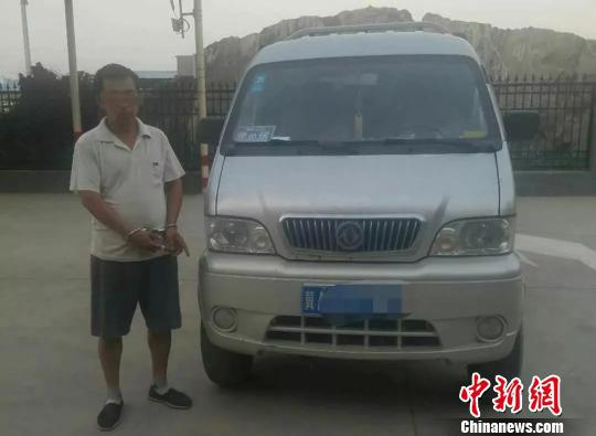图为石家庄警方抓获涉嫌故意杀人逃犯。 警方供图 摄