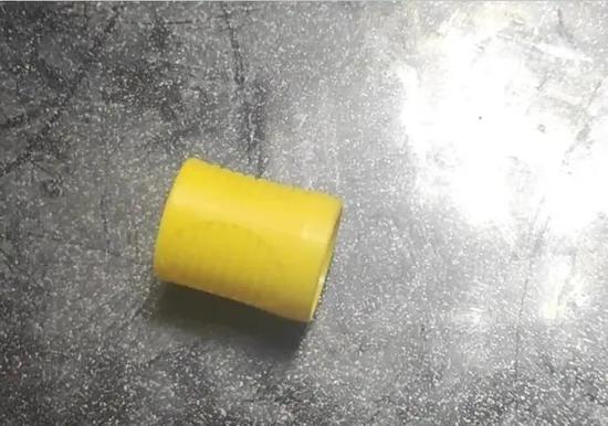 小孩卡喉的异物
