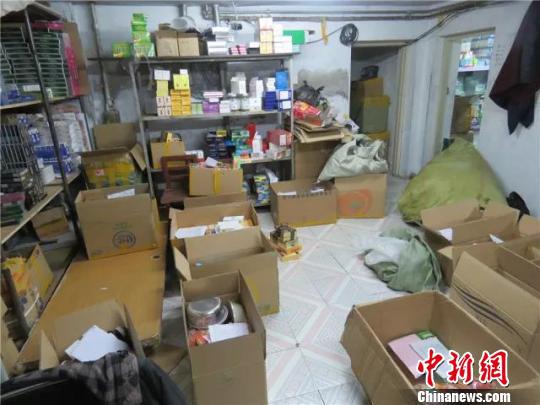 图为制假窝点。警方供图
