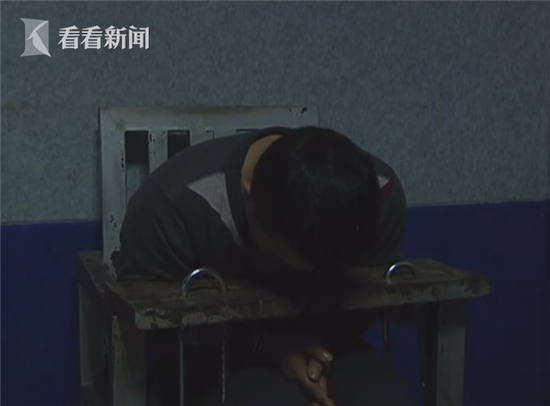 人赃俱在,嫌疑人彭某只好老实招认。他说过年输了钱,于是就出来偷东西了。