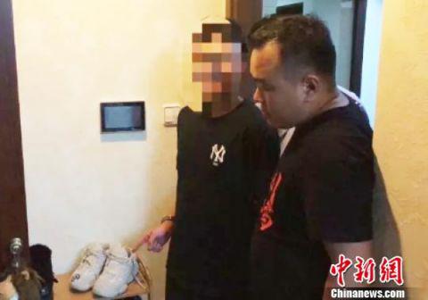 嫌疑人指认现场。江干警方 供图