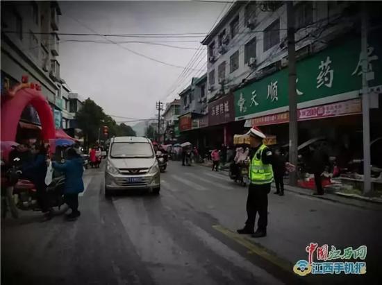 交警