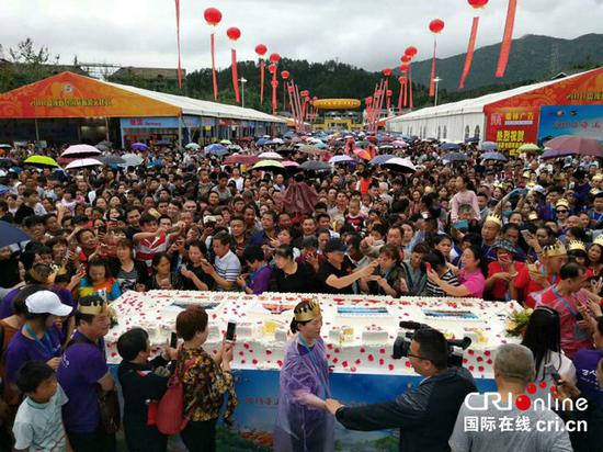 第三届资溪面包国际旅游文化节现场人潮涌动 摄影 石沛杰