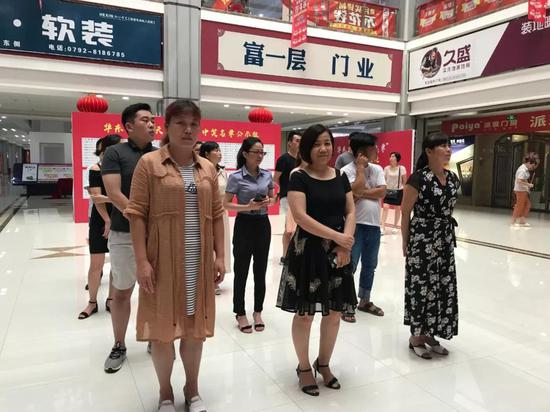 强辉瓷砖   潘世爱