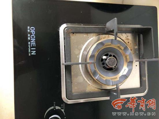 花了近三千元购买了假的“欧派”燃气灶