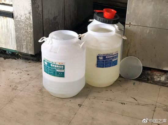 “丰源”洗涤厂使用的洗涤剂。 见习记者赵小羽摄