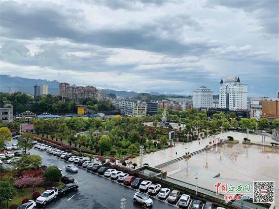 上饶鹰潭等地突降冰雹 赣州气温飙升至30℃(图