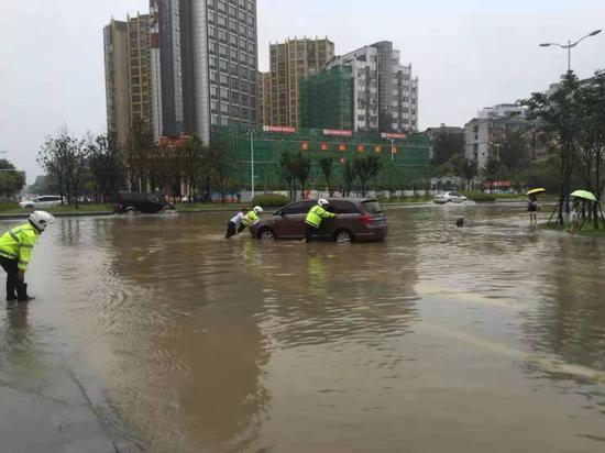南昌各交管大队民警、辅警