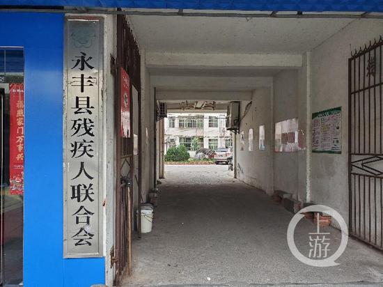 永丰县残联副理事长陈广圣介绍,经申请,他们已为范小勤、范小勇办理了智力残疾证件。摄影/上游新闻记者 肖鹏