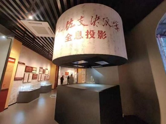 南昌八一起义纪念馆内设置的全息投影。 张润琪 摄