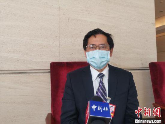 江西省人大代表、赣州南康区区长何善锦1月29日接受中新网专访。 姜涛 摄